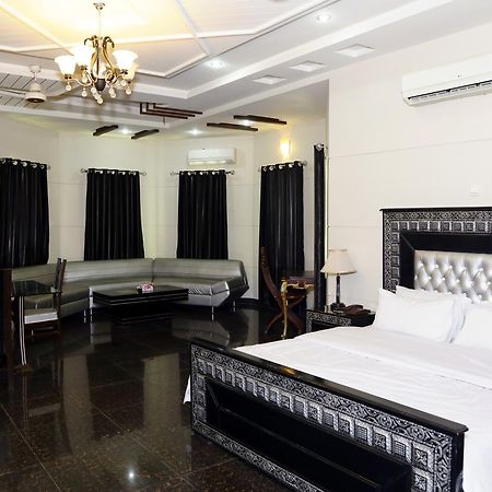 Midway Hotel & Restaurant Sadiqabad Exteriör bild