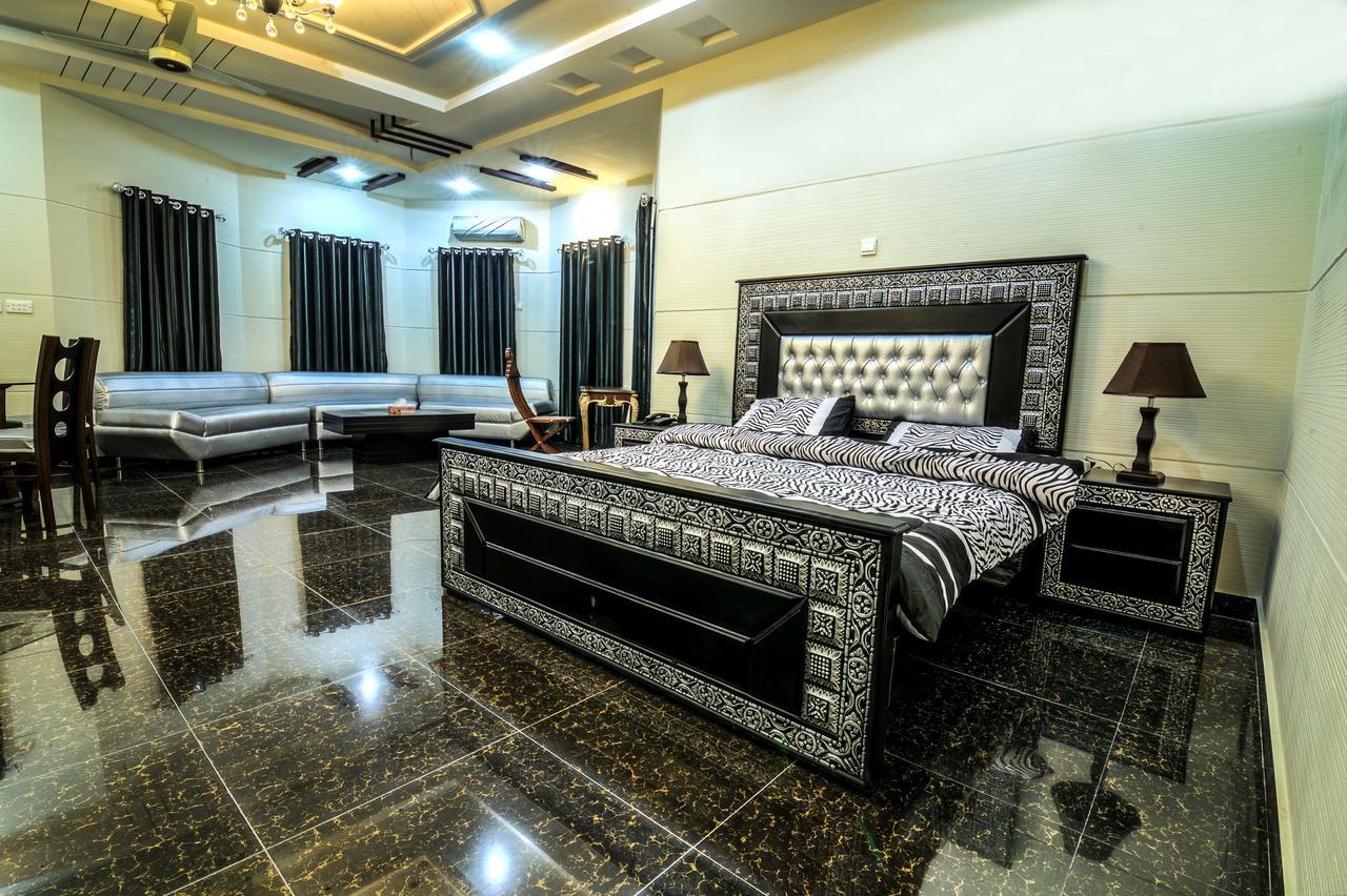 Midway Hotel & Restaurant Sadiqabad Exteriör bild