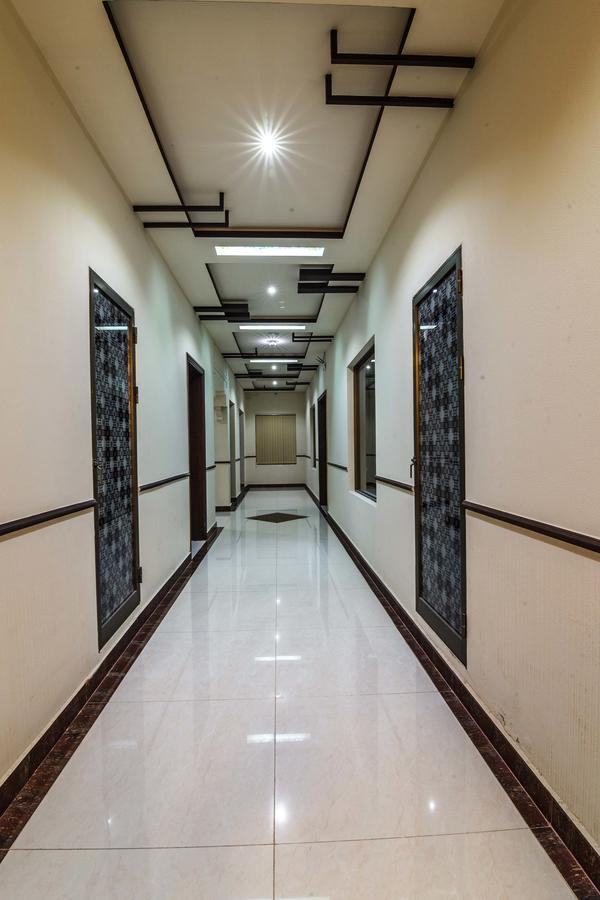Midway Hotel & Restaurant Sadiqabad Exteriör bild
