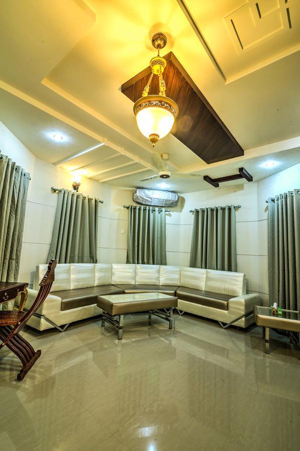 Midway Hotel & Restaurant Sadiqabad Exteriör bild