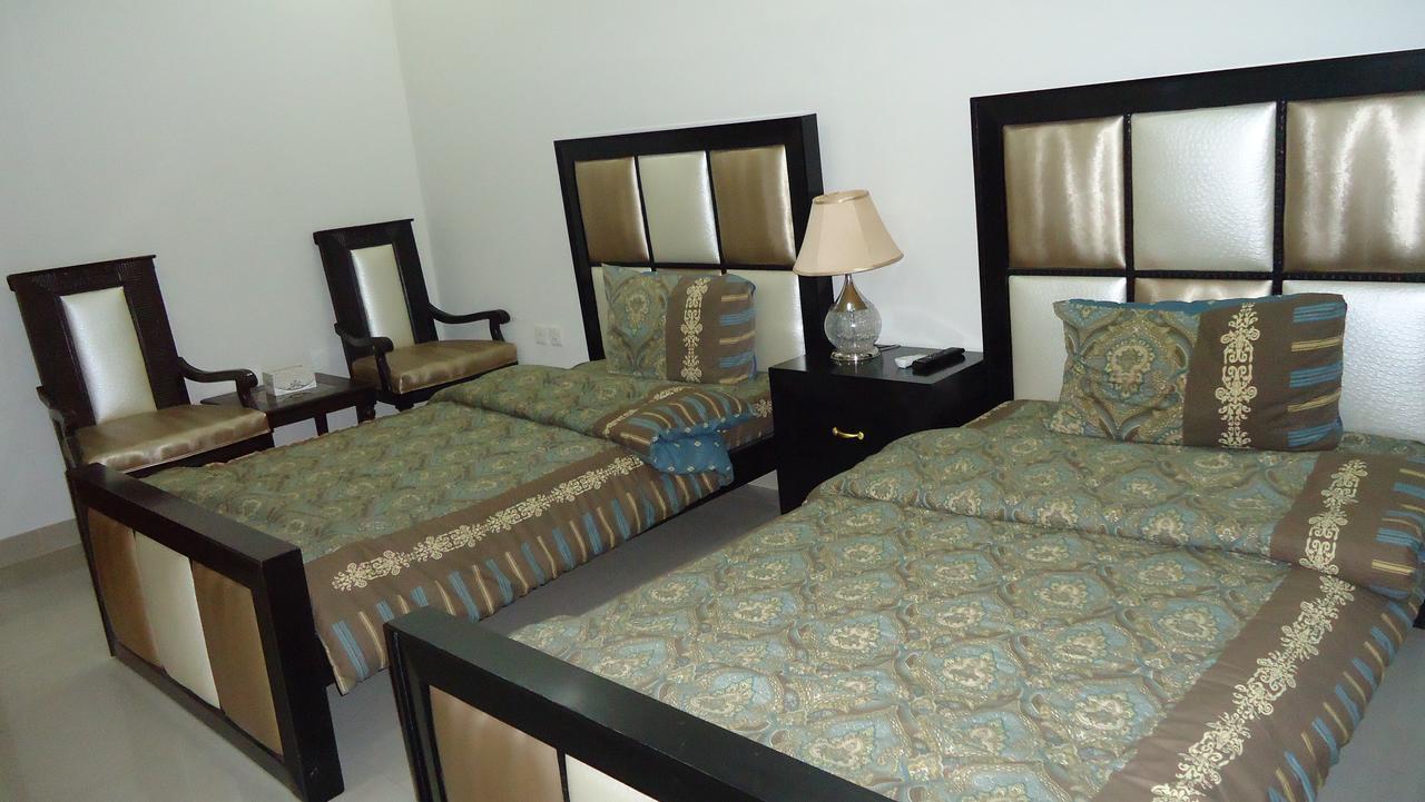 Midway Hotel & Restaurant Sadiqabad Exteriör bild