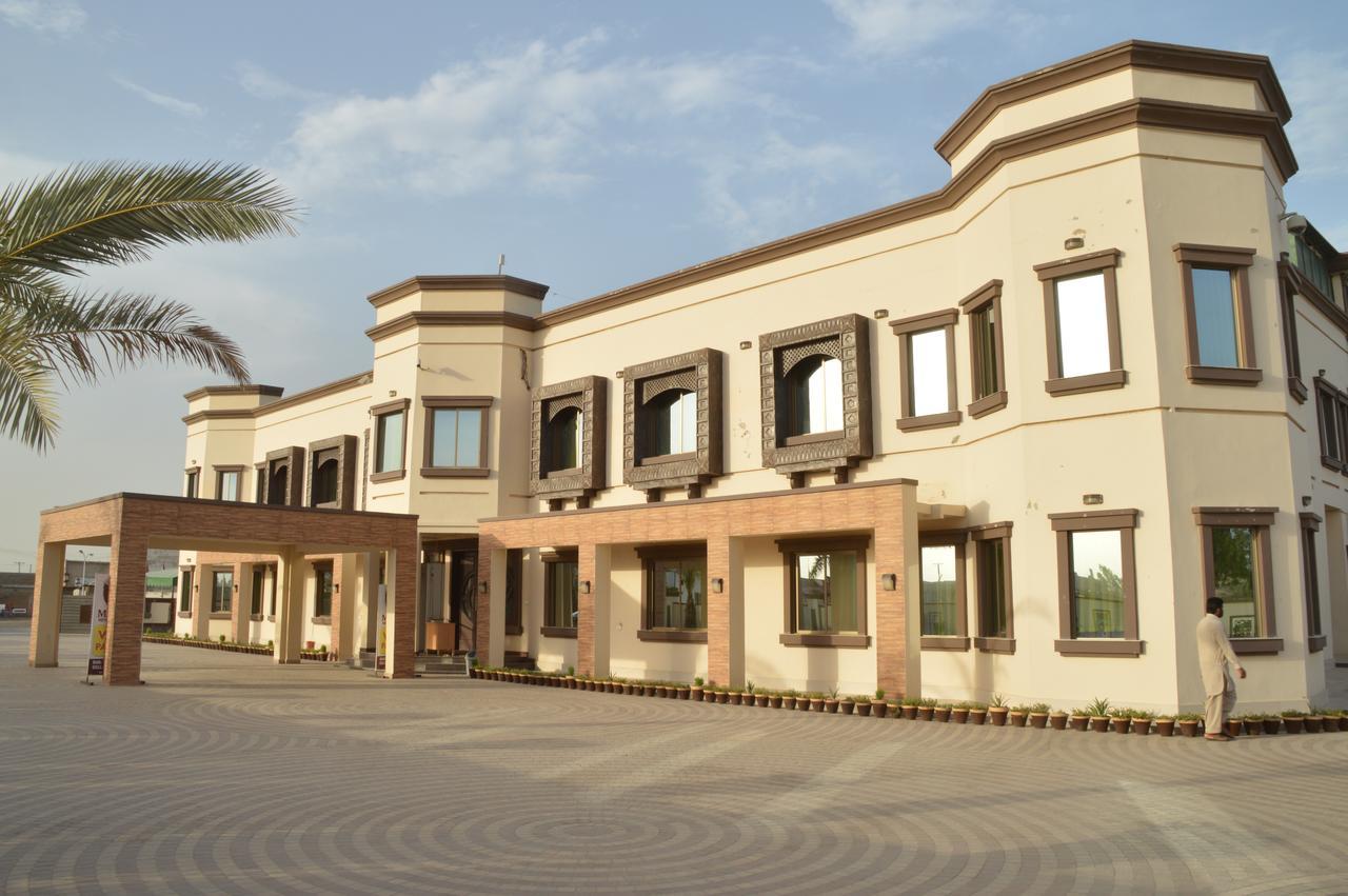 Midway Hotel & Restaurant Sadiqabad Exteriör bild