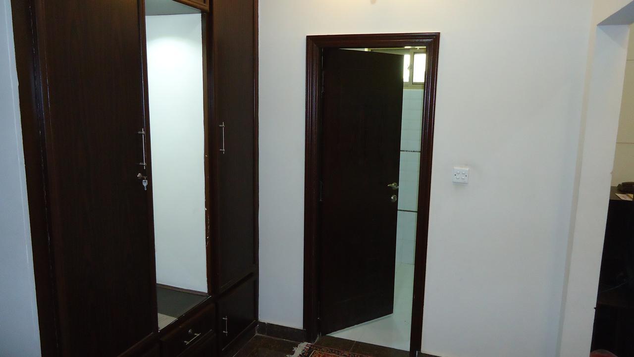 Midway Hotel & Restaurant Sadiqabad Exteriör bild