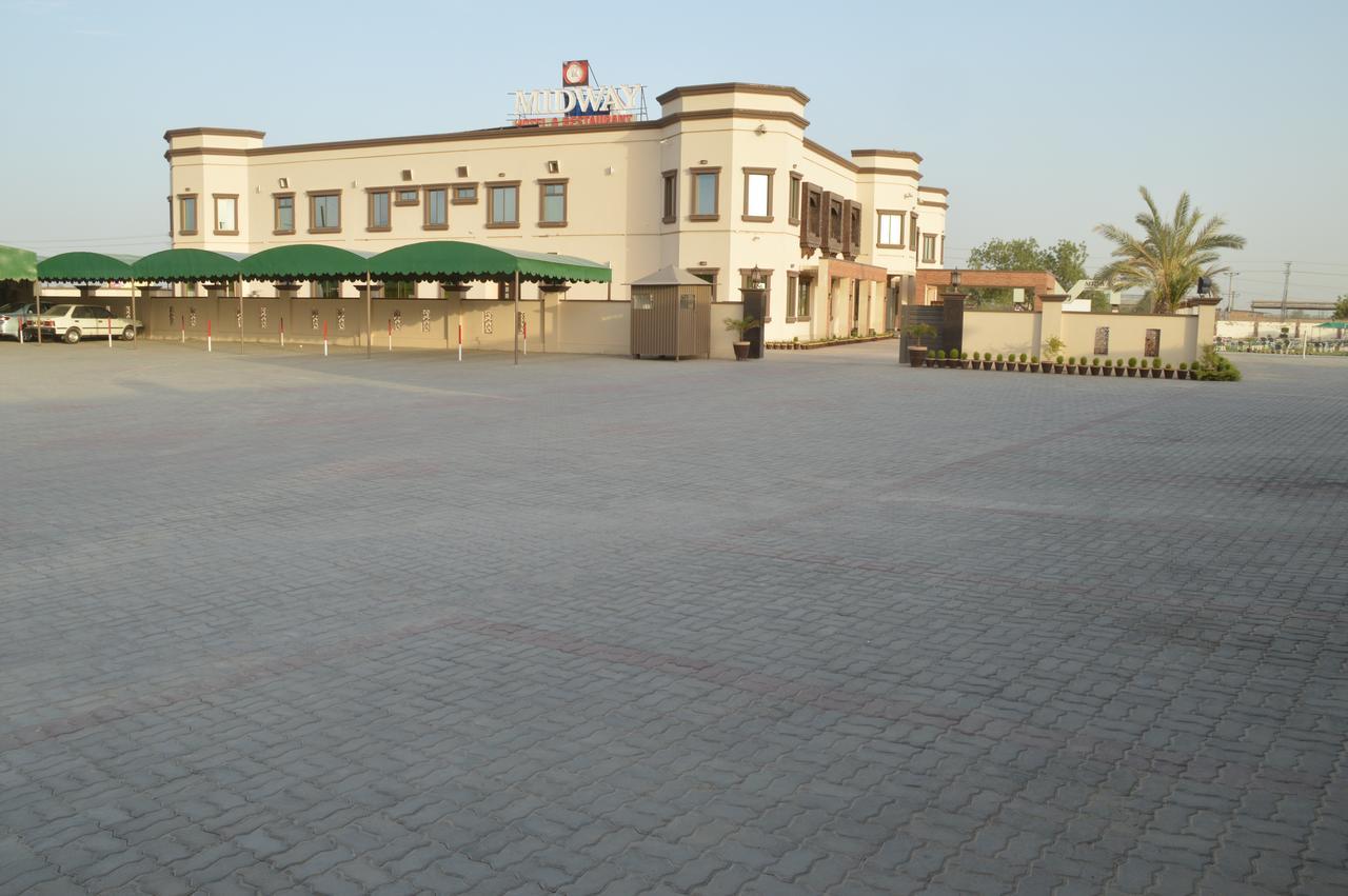 Midway Hotel & Restaurant Sadiqabad Exteriör bild