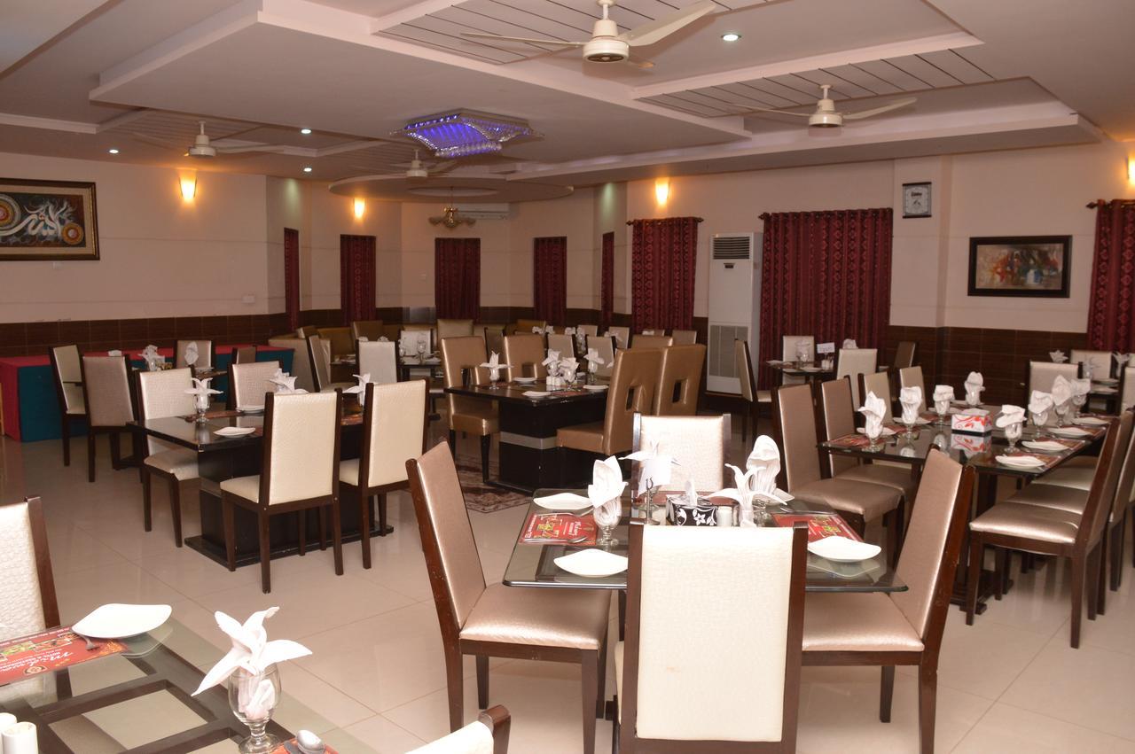 Midway Hotel & Restaurant Sadiqabad Exteriör bild