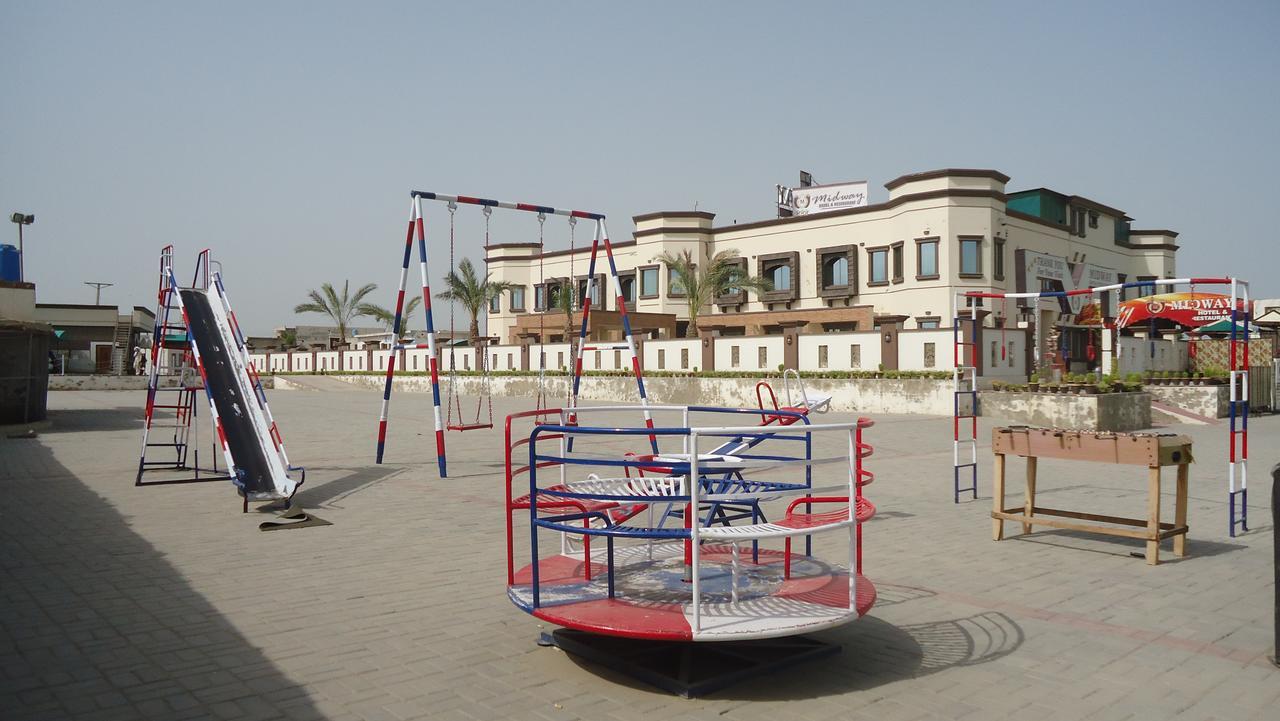 Midway Hotel & Restaurant Sadiqabad Exteriör bild
