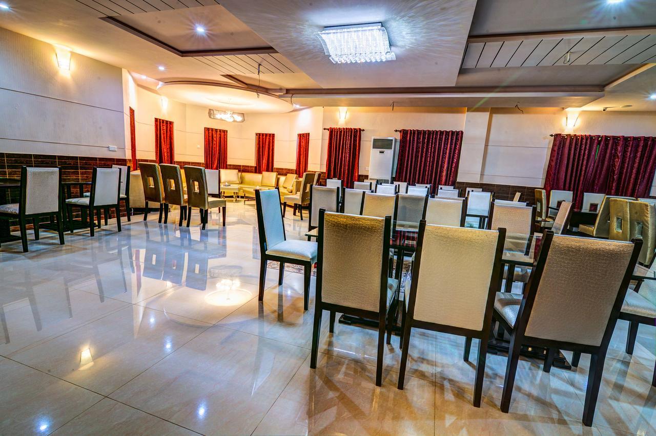 Midway Hotel & Restaurant Sadiqabad Exteriör bild
