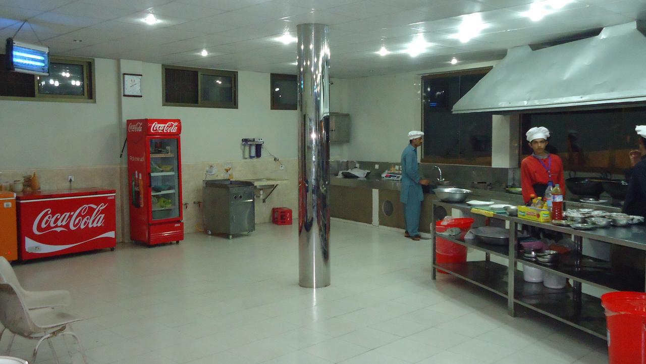 Midway Hotel & Restaurant Sadiqabad Exteriör bild