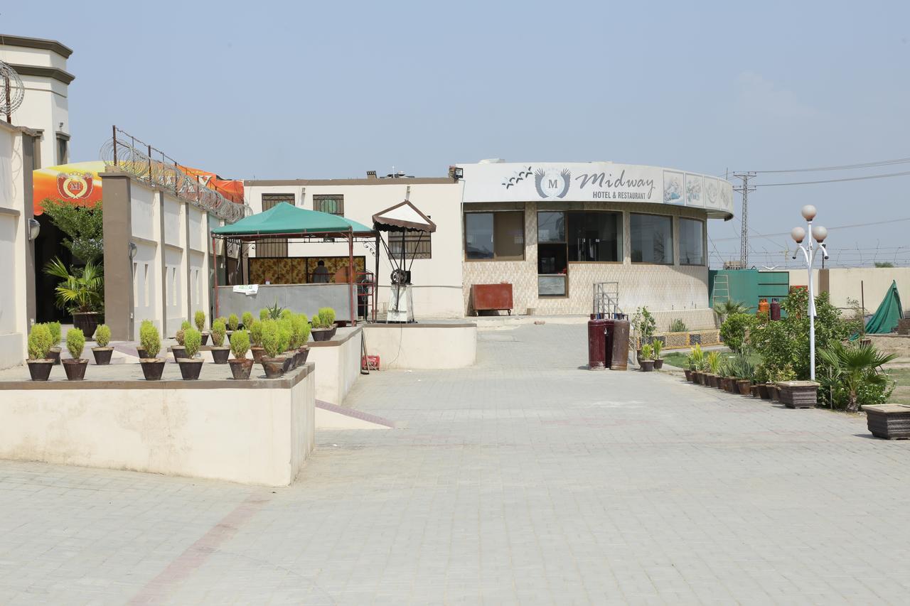 Midway Hotel & Restaurant Sadiqabad Exteriör bild