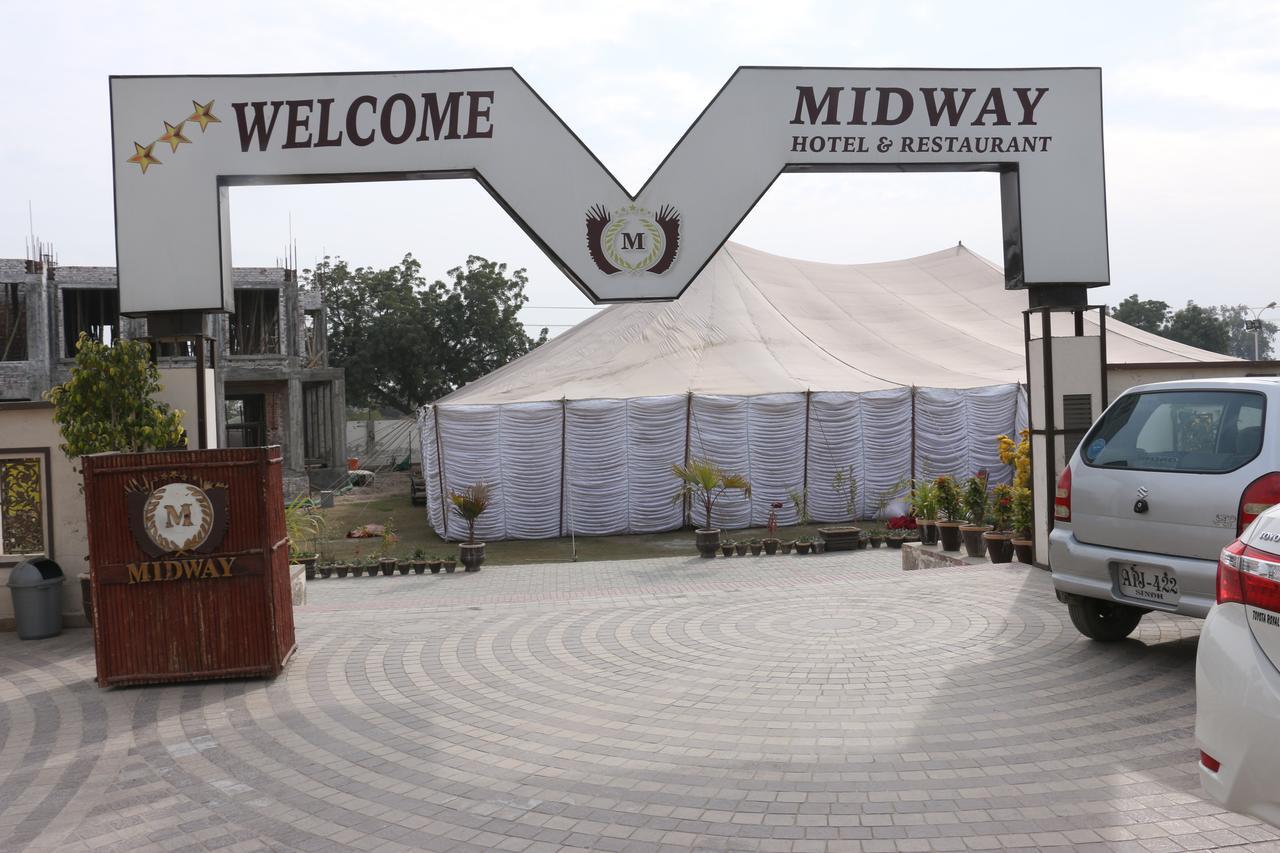 Midway Hotel & Restaurant Sadiqabad Exteriör bild