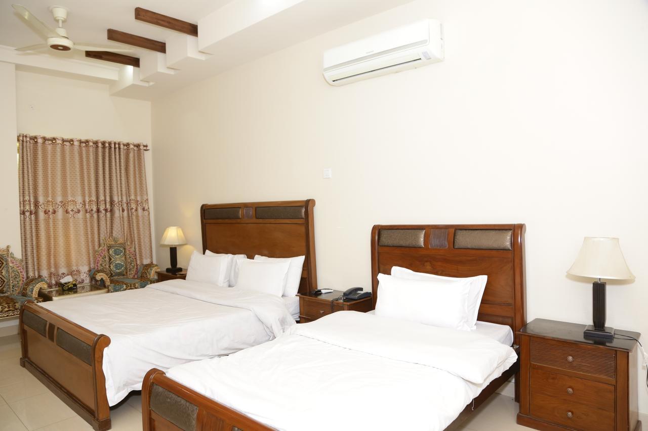Midway Hotel & Restaurant Sadiqabad Exteriör bild