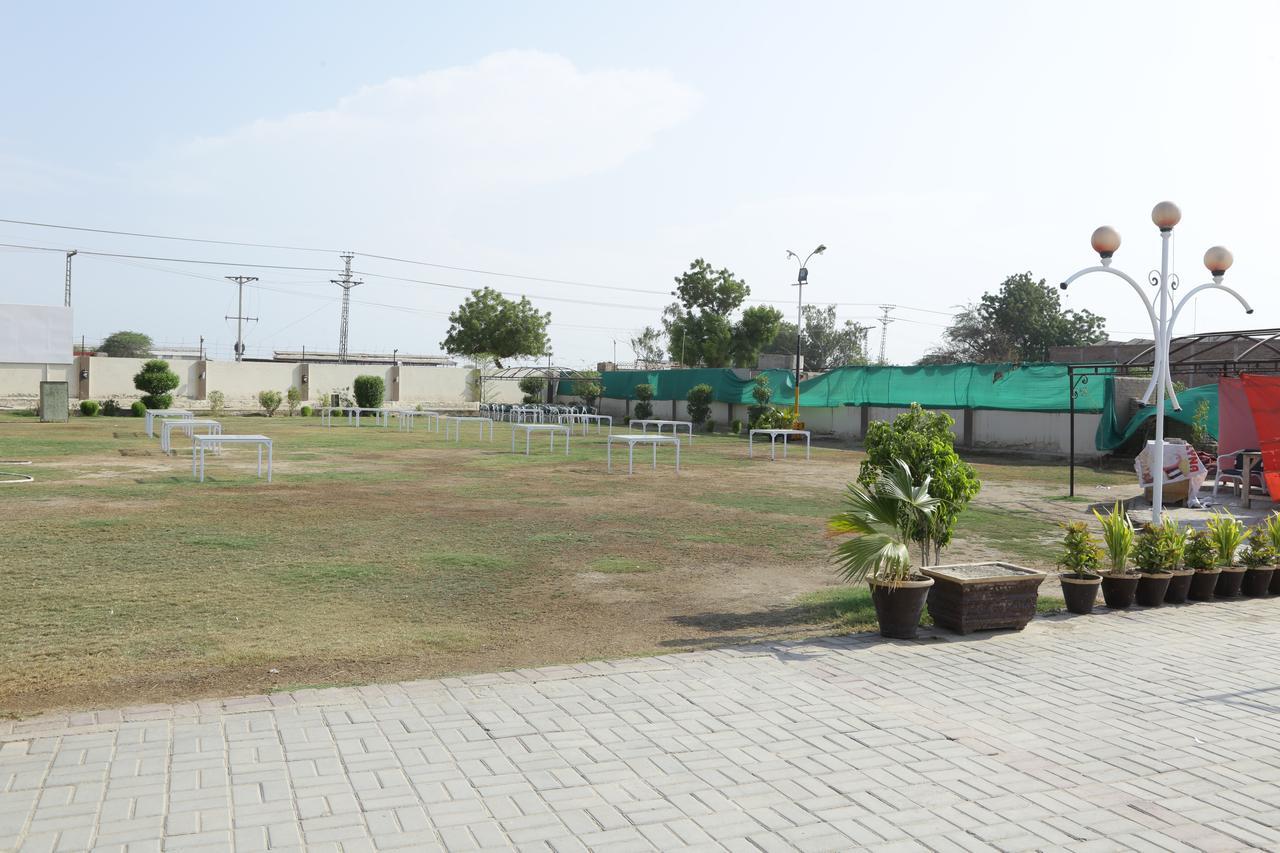 Midway Hotel & Restaurant Sadiqabad Exteriör bild