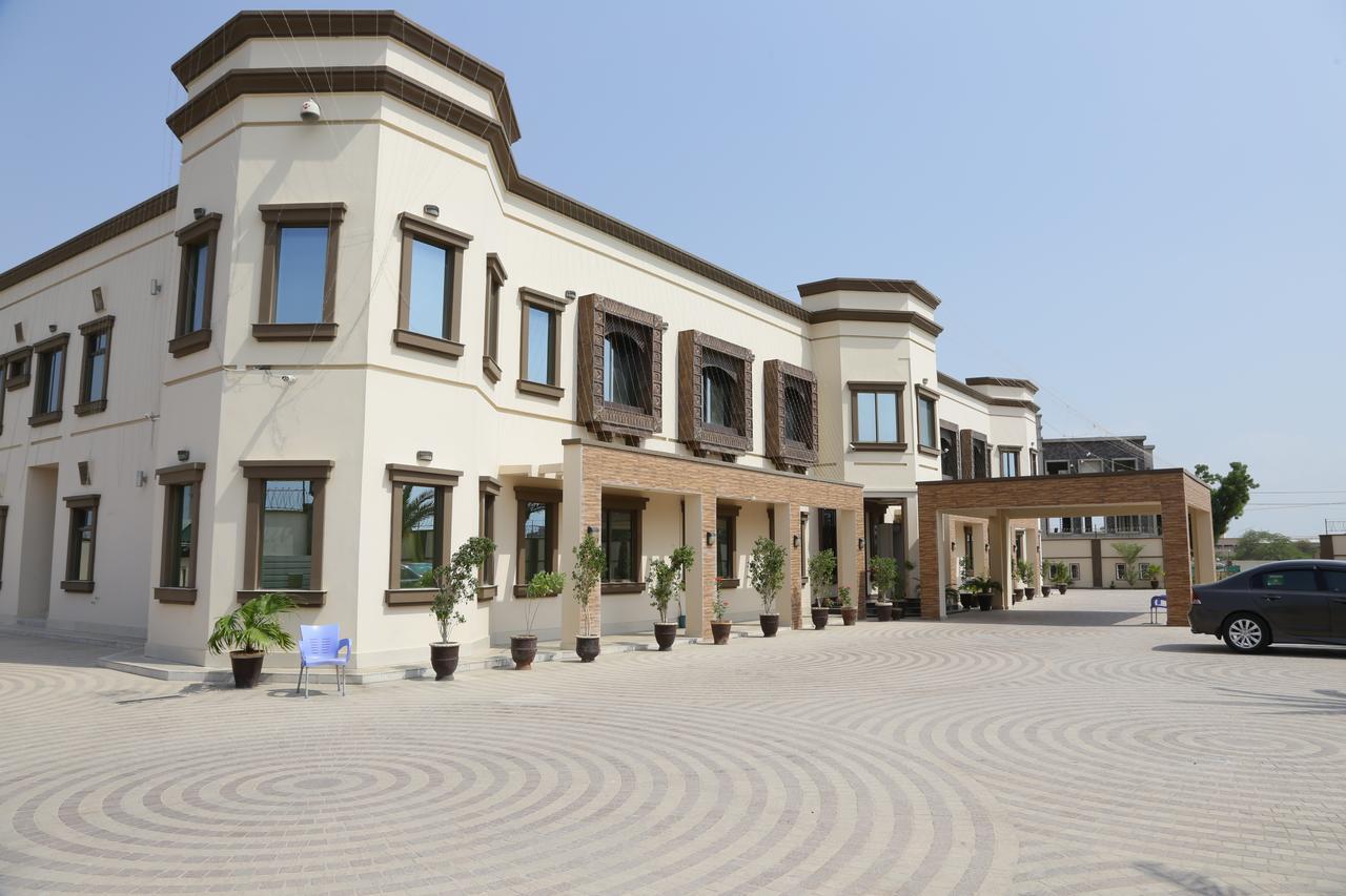 Midway Hotel & Restaurant Sadiqabad Exteriör bild