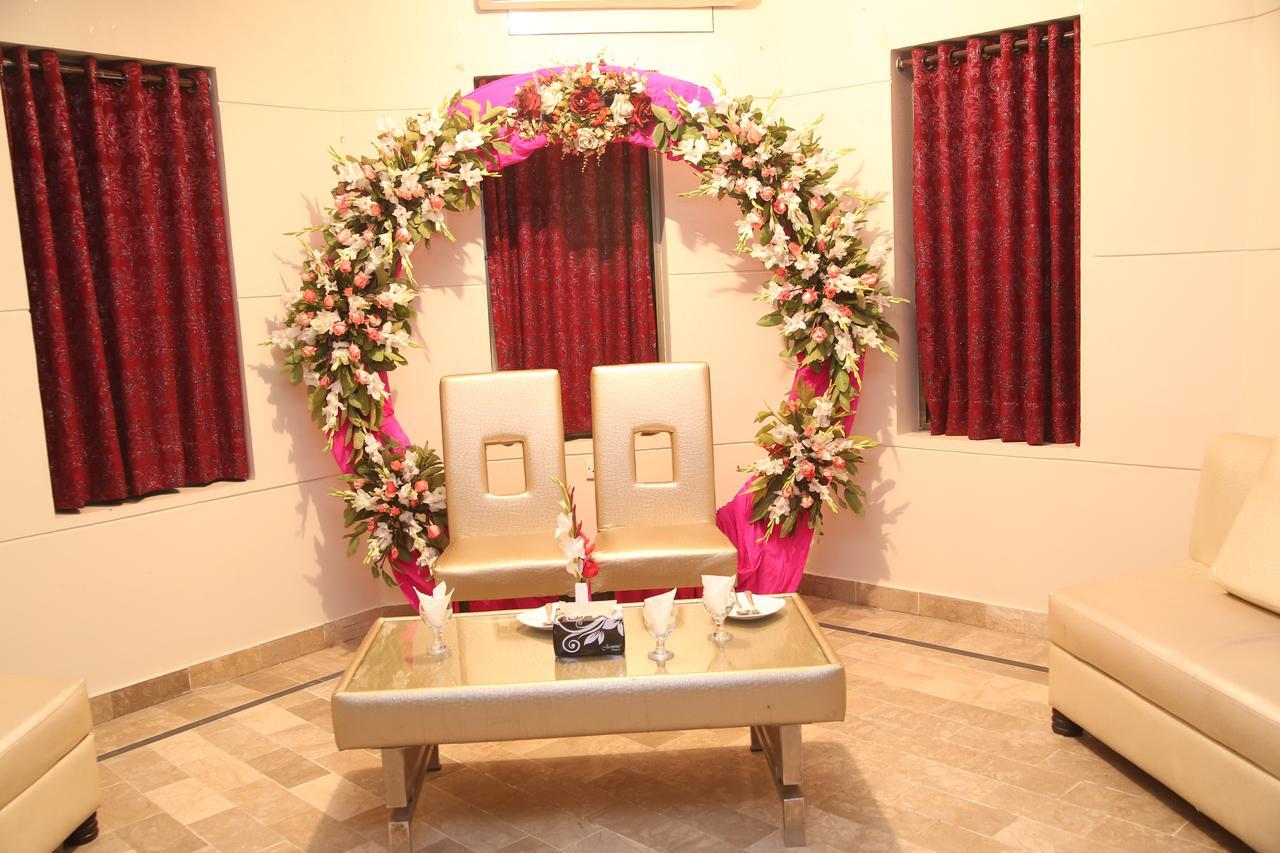 Midway Hotel & Restaurant Sadiqabad Exteriör bild