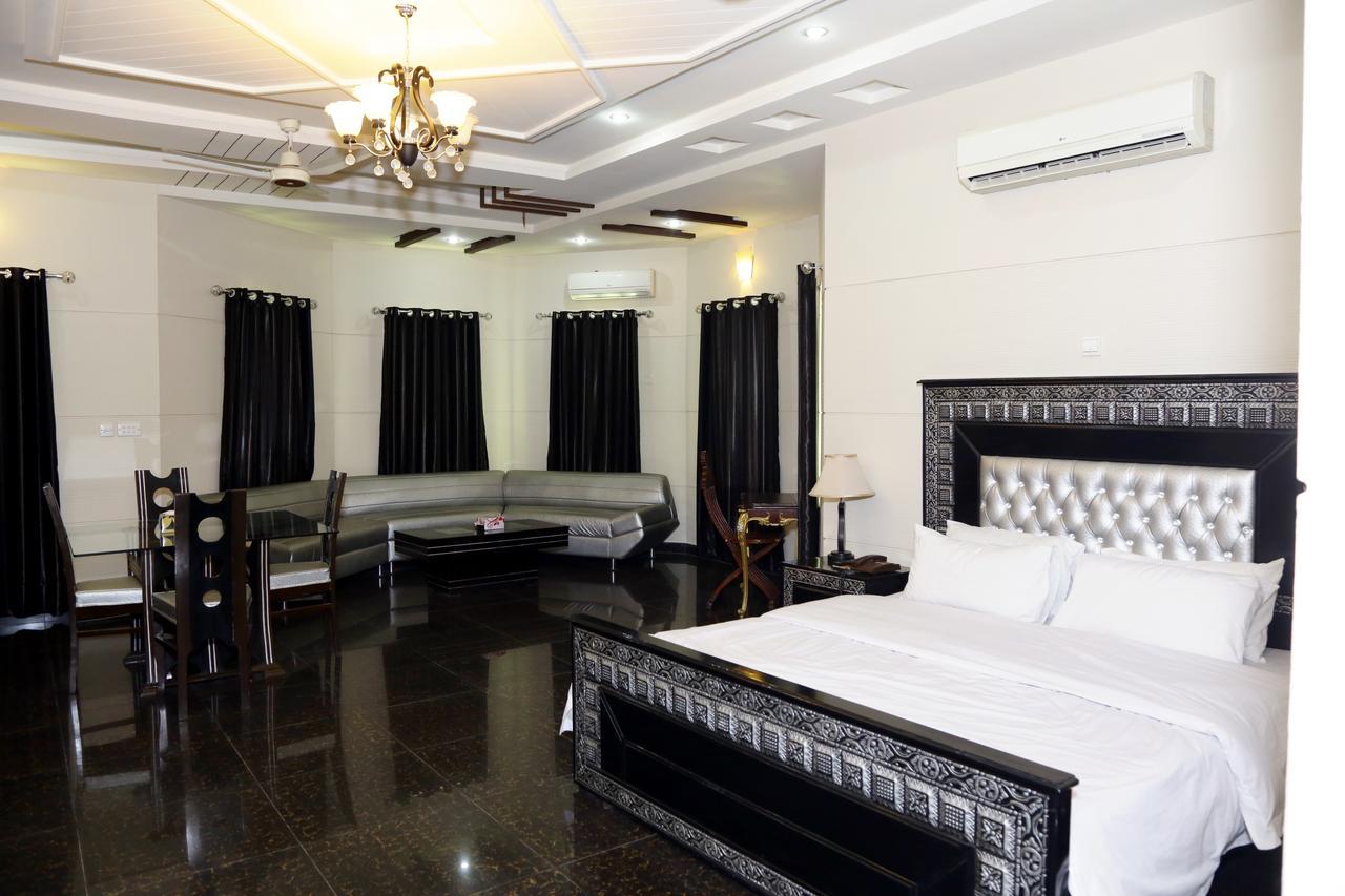 Midway Hotel & Restaurant Sadiqabad Exteriör bild